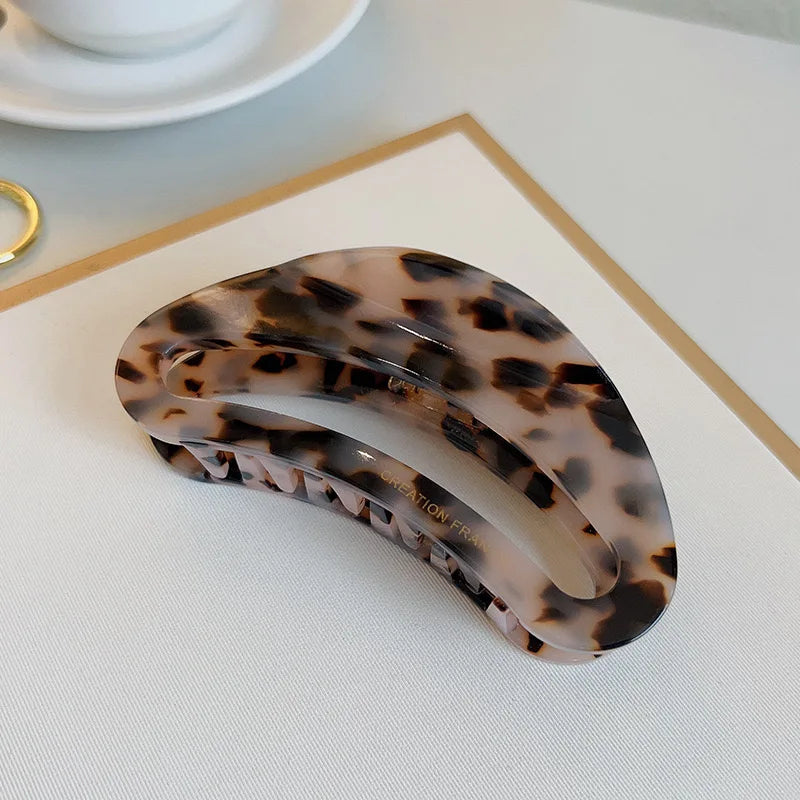 French Vintage Hollow Curved Large Hair Claw Acetate Claw Clips Leopard Print Crab Hair Clip for Women Hair Accessories