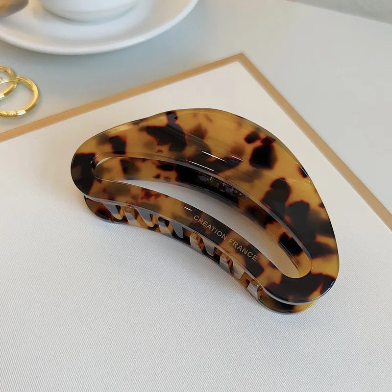 French Vintage Hollow Curved Large Hair Claw Acetate Claw Clips Leopard Print Crab Hair Clip for Women Hair Accessories